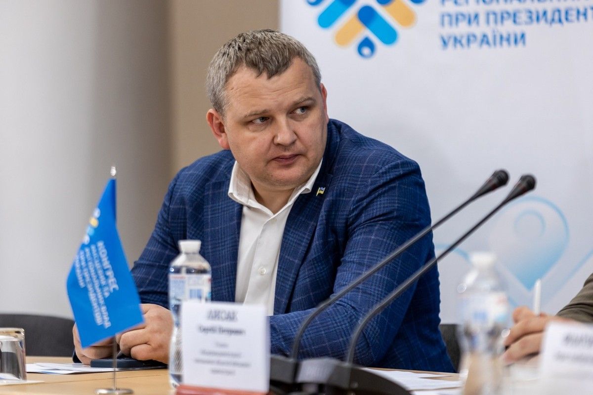 Голова Дніпропетровської обласної ради Микола Лукашук Громади Дніпропетровщини підтримали «План перемоги» та представлять його іноземним регіонам-партнерам 3