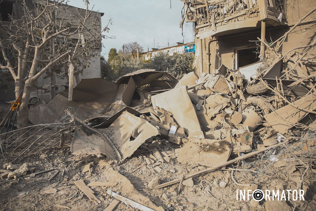 Ракетный удар по Днепру: как выглядит место прилета по жилому дому 13