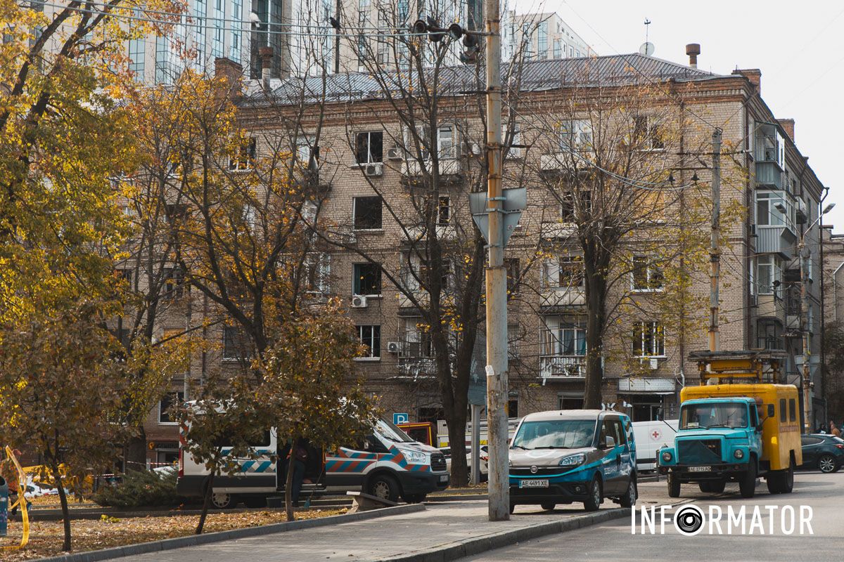 В домах выбило окна