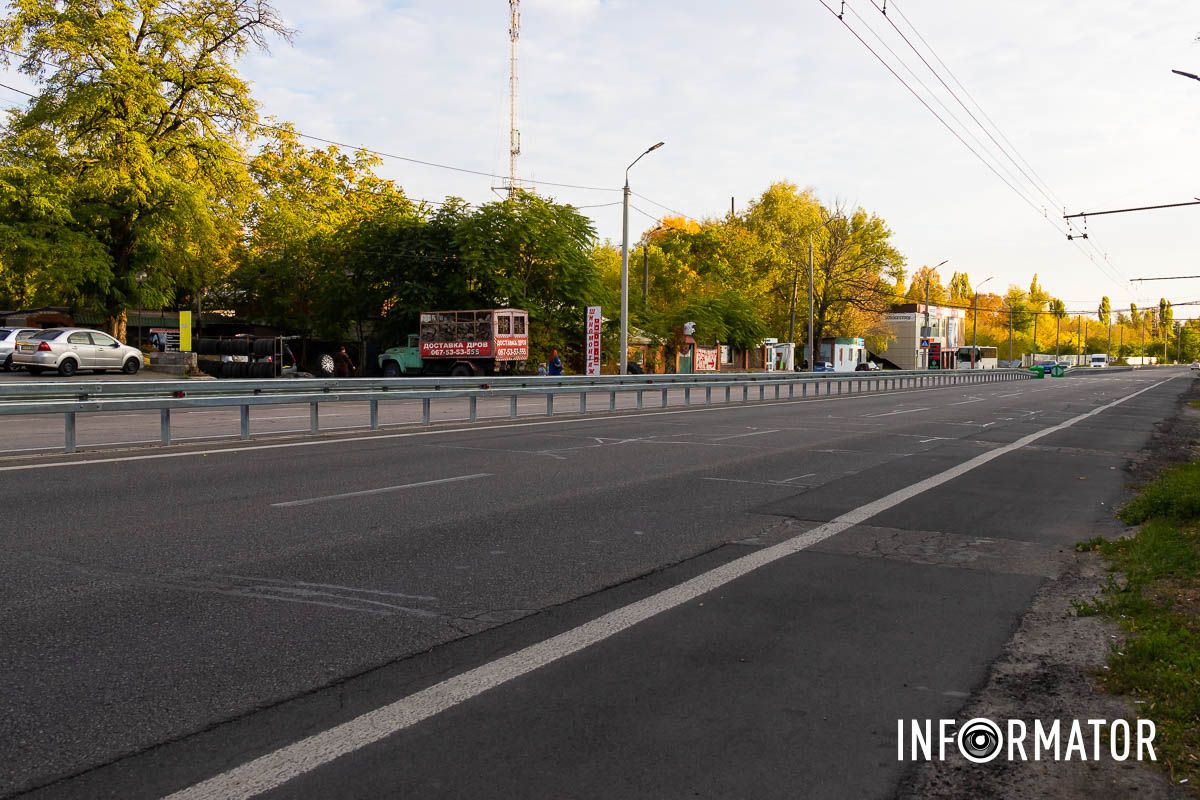 На Запорожском шоссе установили металлическое ограждение