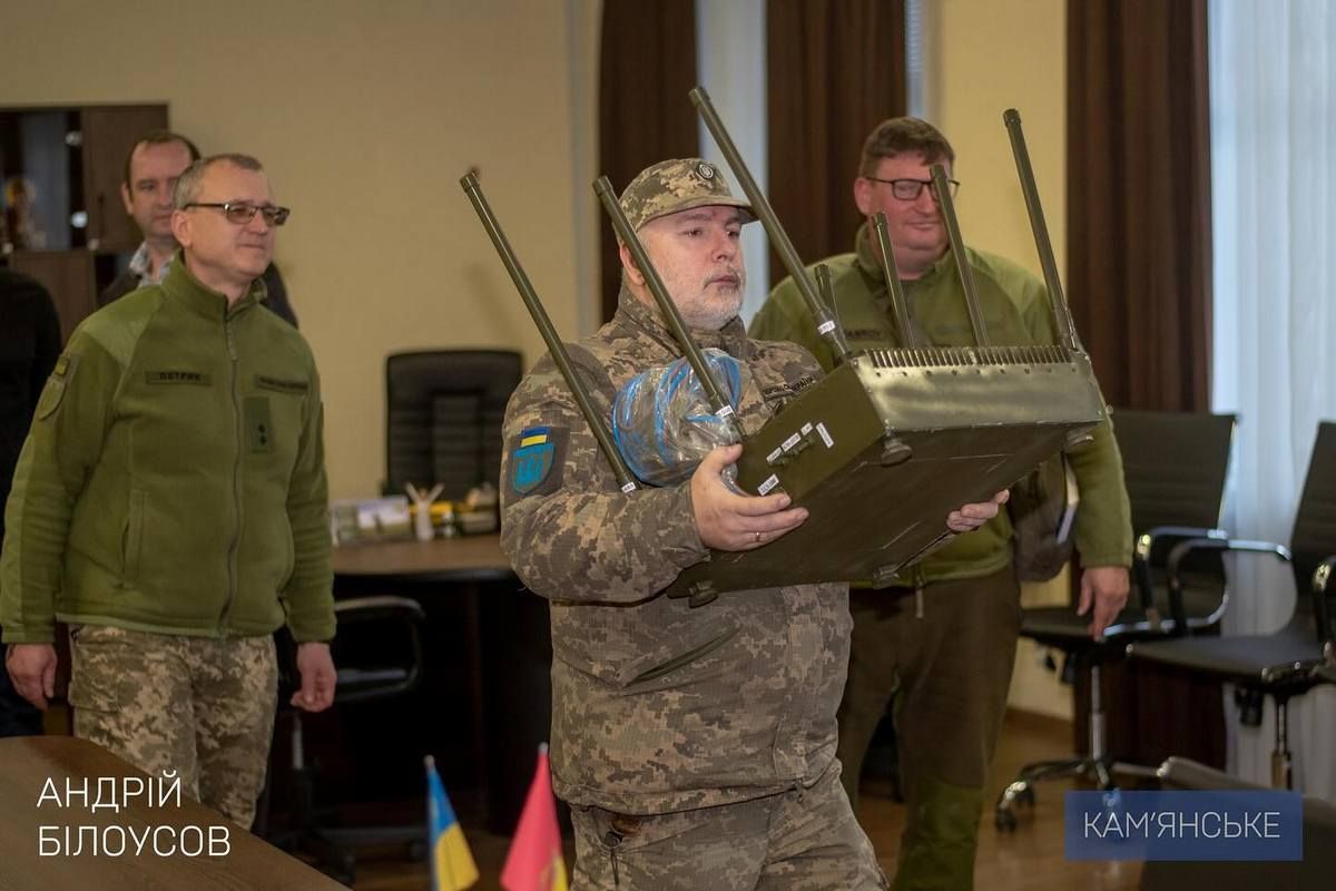 Терміновий запит: у Кам’янському Захисникам передали РЕБ-систему 2