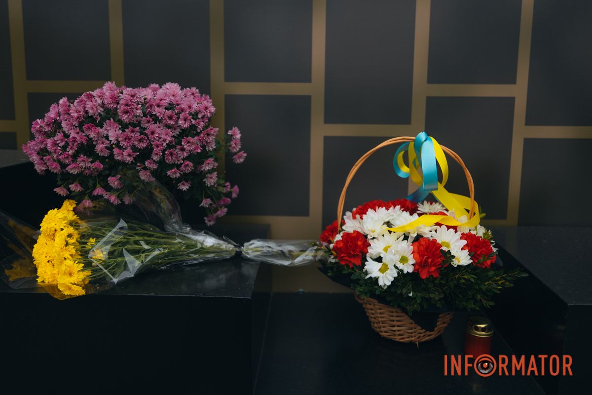 Меморіальний комплекс знаходиться на проспекті Дмитра Яворницького