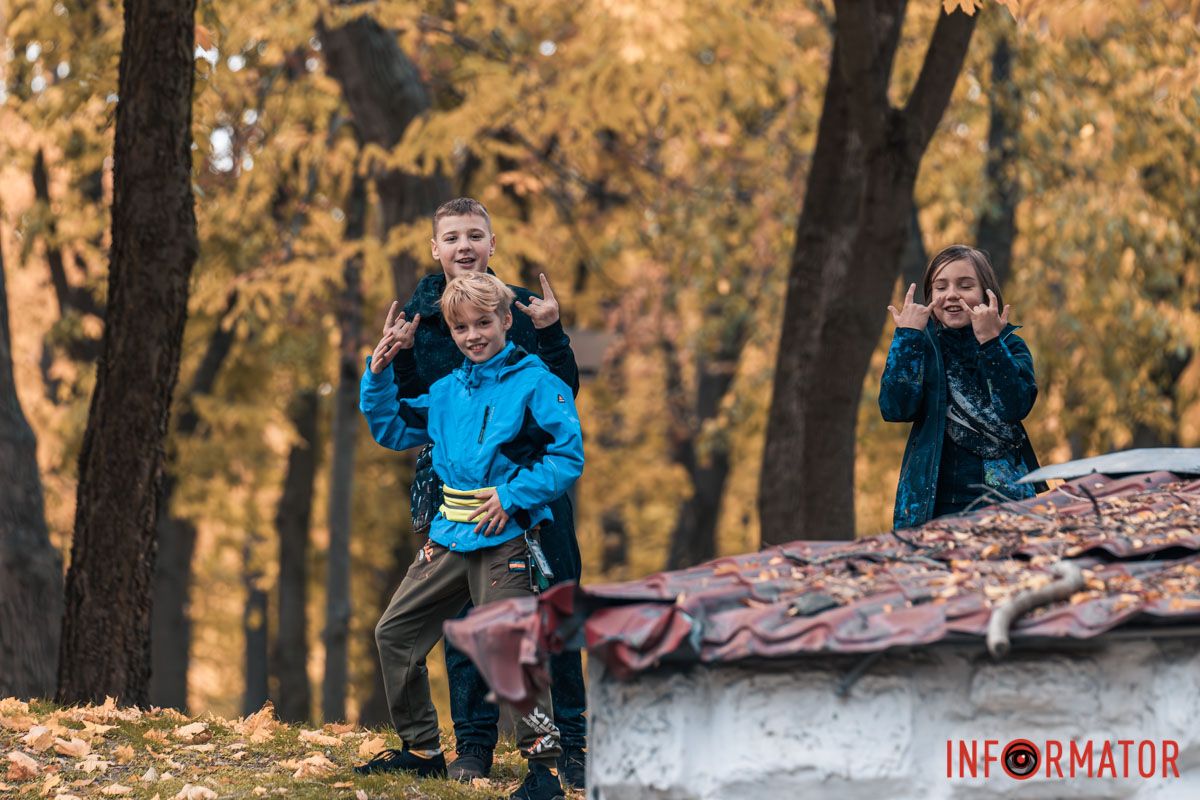 Як у Дніпрі виглядає парк Шевченка, вкритий золотистою “ковдрою” осені 46