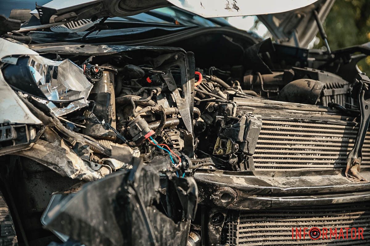 По предварительной информации от патрульных, водитель BMW ехал по улице Игоря Сикорского В Днепре на Сечевых Стрельцах столкнулись BMW и Volkswagen 5