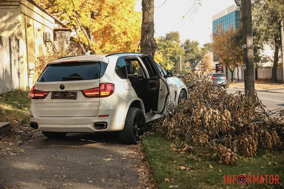 Из-за этого произошло столкновение В Днепре на Сечевых Стрельцах столкнулись BMW и Volkswagen 8