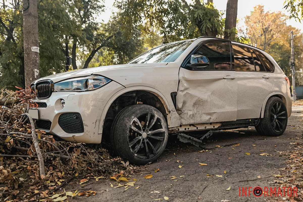 Движение на участке не усложнено В Днепре на Сечевых Стрельцах столкнулись BMW и Volkswagen 9