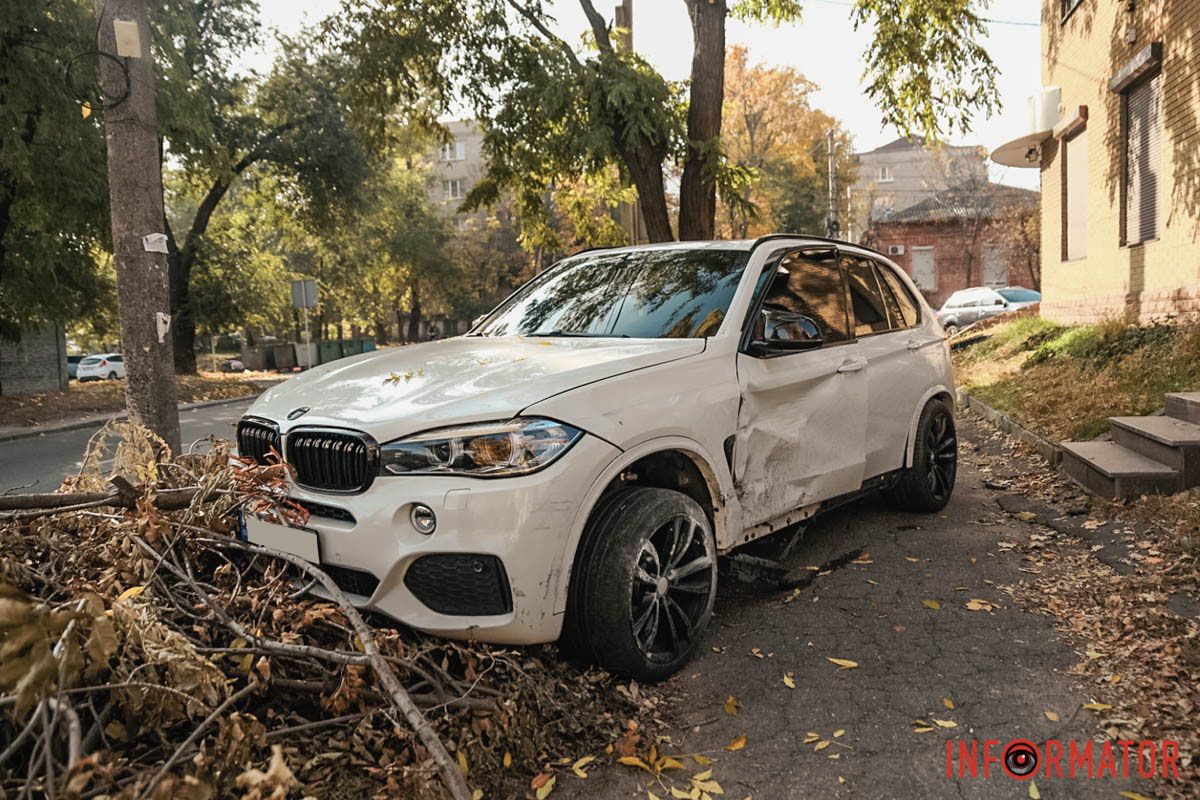 Все происшествия еще выясняют полицейские В Днепре на Сечевых Стрельцах столкнулись BMW и Volkswagen 11