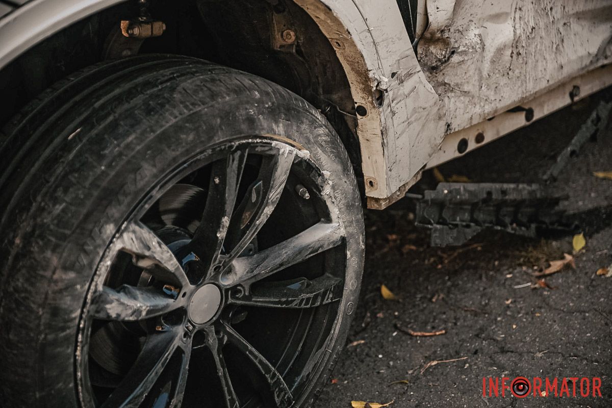 Оба автомобиля получили значительные повреждения В Днепре на Сечевых Стрельцах столкнулись BMW и Volkswagen 12