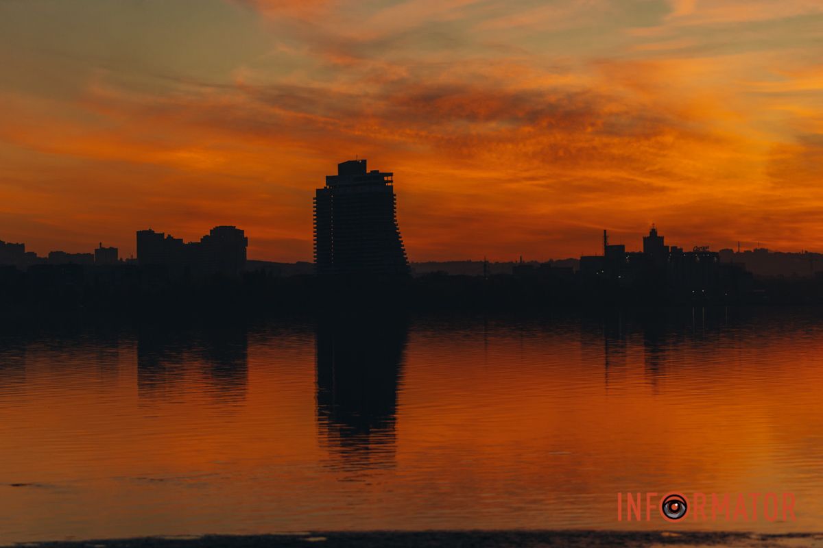 І чорним мороком усе заволікла.