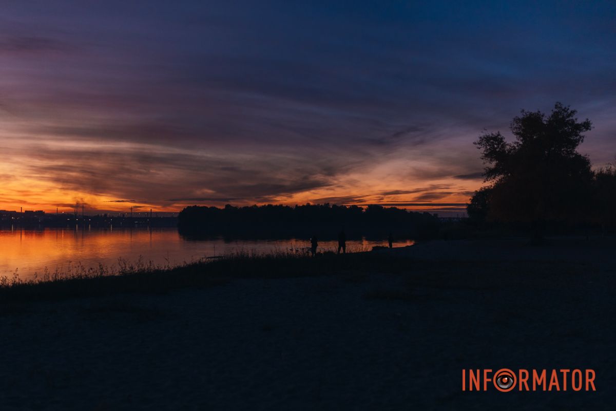 І землю, й небо, й хмару чарівну…