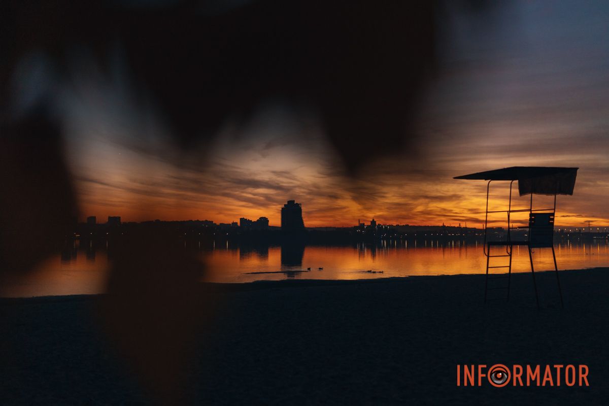 Все поспішало, бігло все до сну.