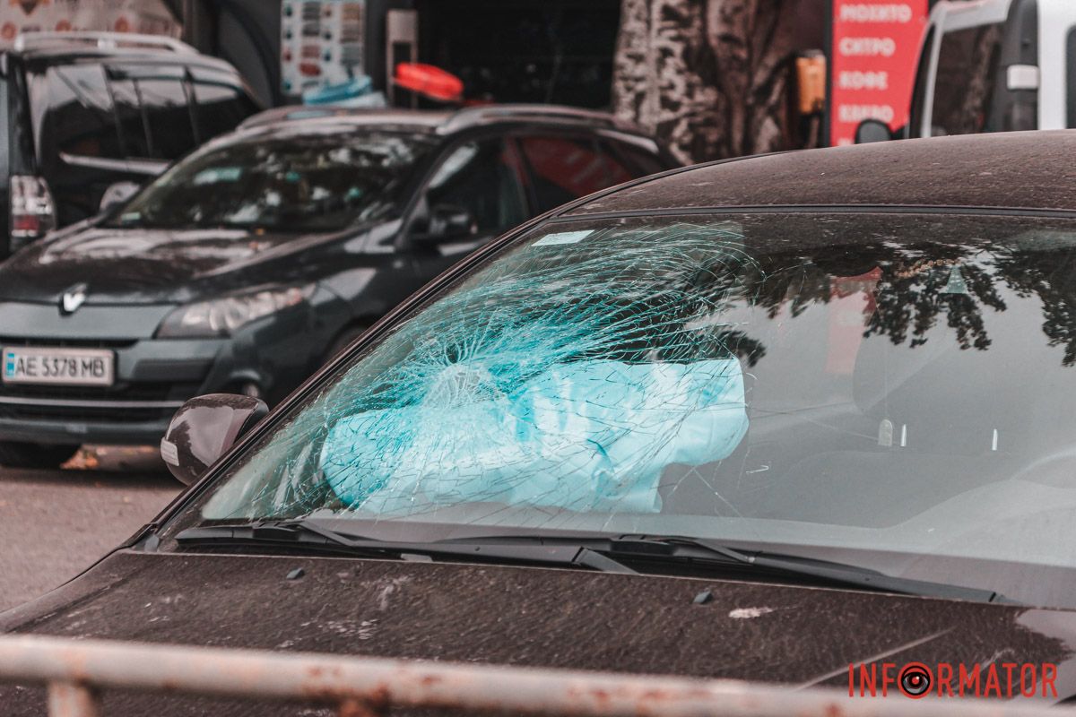 Сюди приїхали правоохоронці У Дніпрі на Донецькому шосе зіштовхнулись Mercedes, Toyota та фура: утворився затор 4