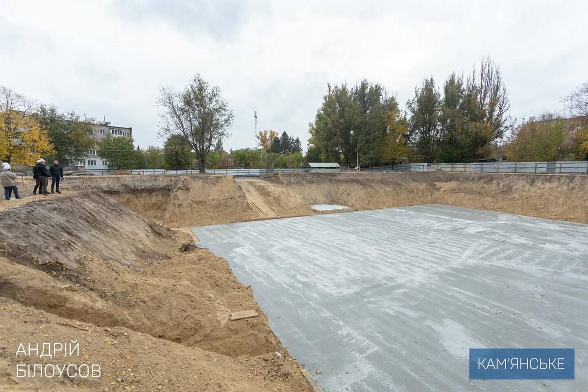 Триває будівництво та ремонт укриттів у навчальних закладах Кам'янського У Кам’янському перевірили хід будівництва та ремонту укриттів у школах 1