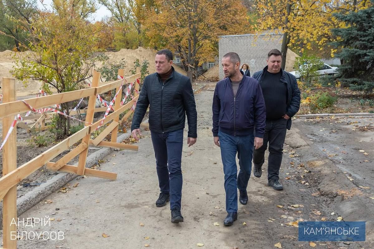 Наразі роботи тривають на шести об’єктах У Кам’янському перевірили хід будівництва та ремонту укриттів у школах 2