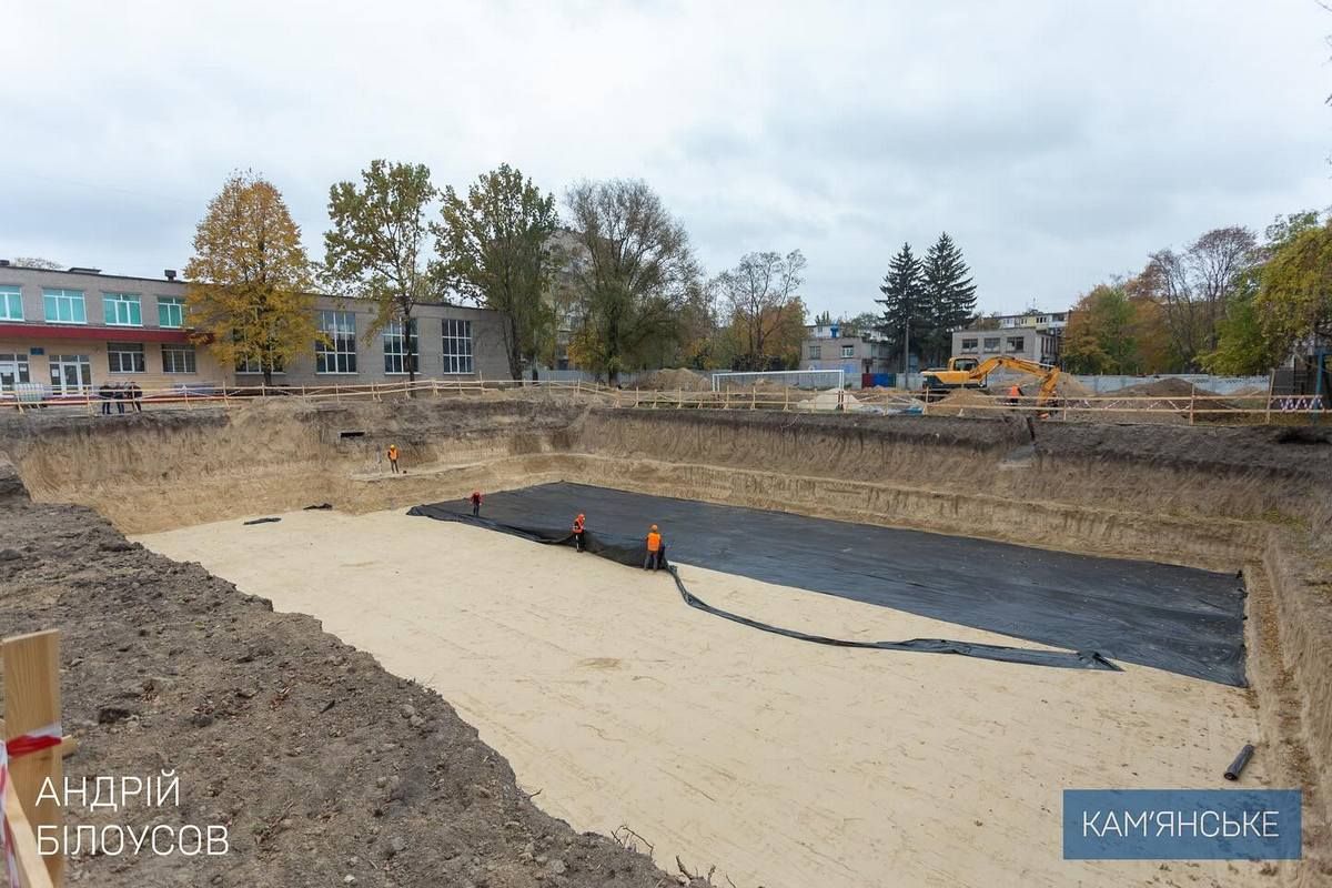 У трьох школах – №26, 12 і 22 – зводять укриття з нуля У Кам’янському перевірили хід будівництва та ремонту укриттів у школах 3