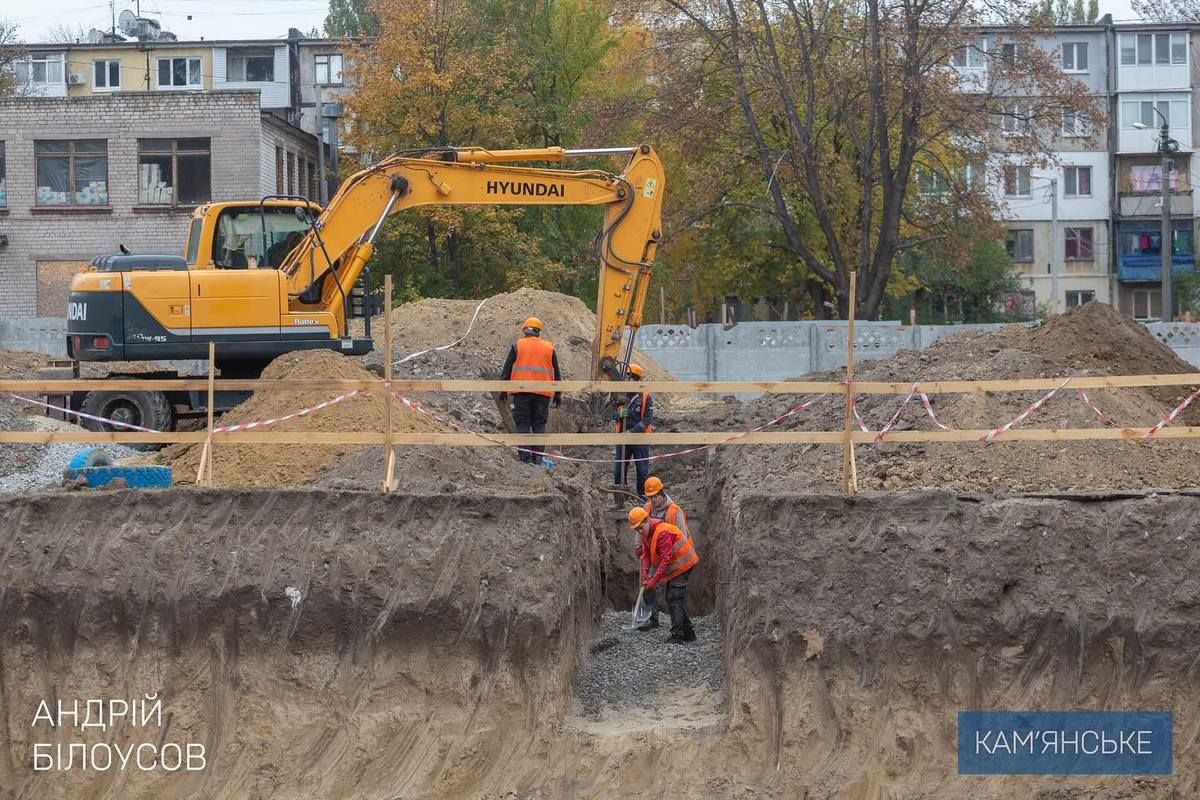 Будівництво відбувається за рахунок субвенції з державного бюджету У Кам’янському перевірили хід будівництва та ремонту укриттів у школах 4