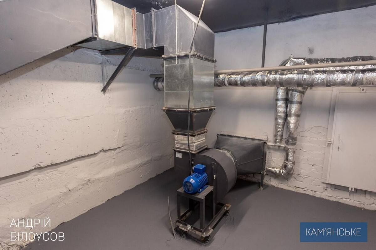 У школах №17, 38 і 3 модернізують та розширюють наявні укриття У Кам’янському перевірили хід будівництва та ремонту укриттів у школах 5