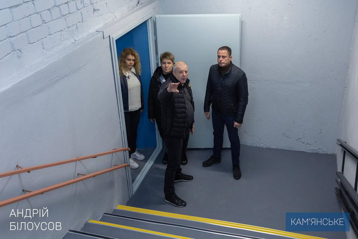 Роботи - за рахунок підтримки фонду Олени Зеленської У Кам’янському перевірили хід будівництва та ремонту укриттів у школах 6