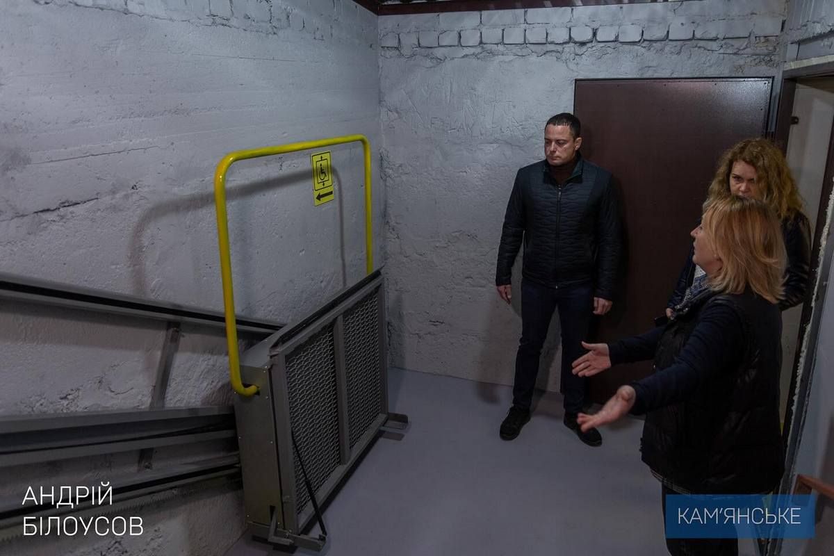 "Наша основна мета – зробити все, щоб діти нашого міста – по перше були у безпеці, а по друге – навчалися офлайн в одну зміну", - Білоусов У Кам’янському перевірили хід будівництва та ремонту укриттів у школах 8