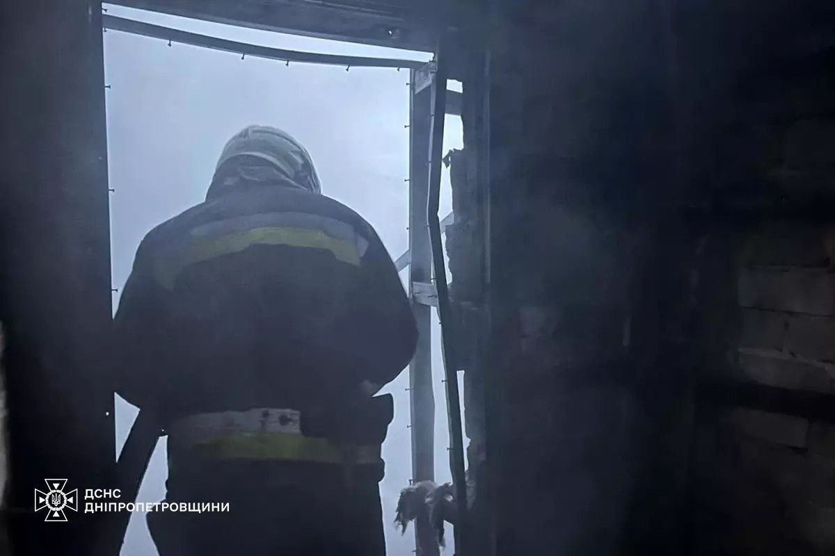 В ніч на 1 листопада у Дніпрі, на вулиці Чугуївській, сталася пожежа