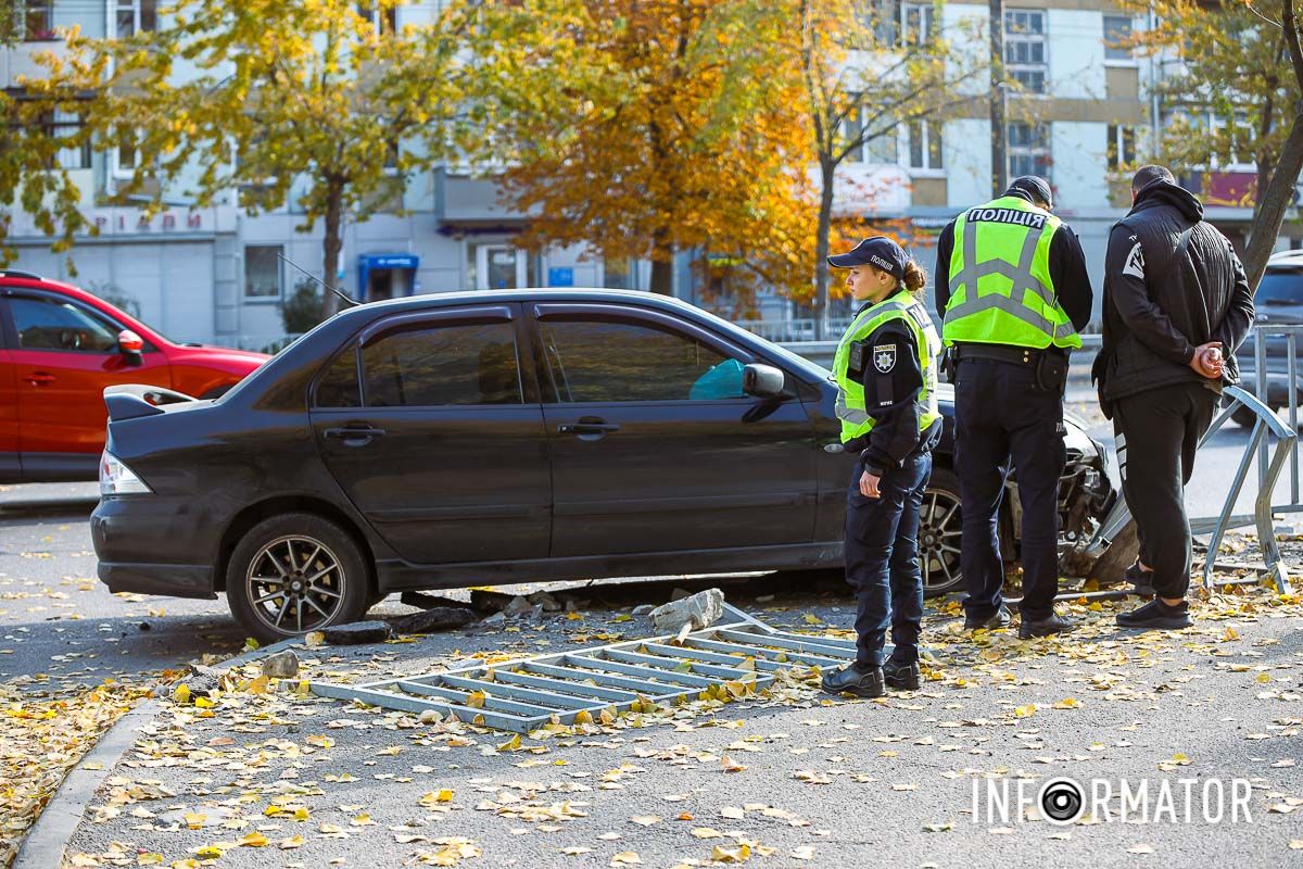 Сюда приехали правоохранители Сюда приехали правоохранители