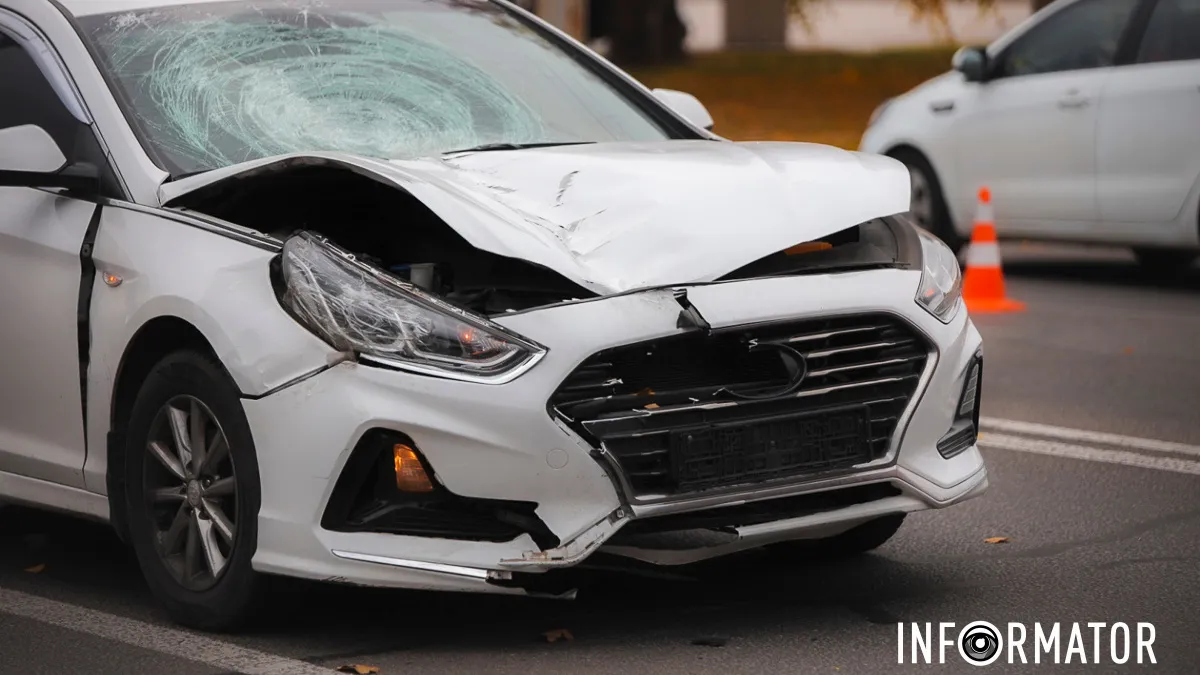 В Днепре на Сичеславской Набережной Hyundai насмерть сбил бабушку с собакой: движение затруднено