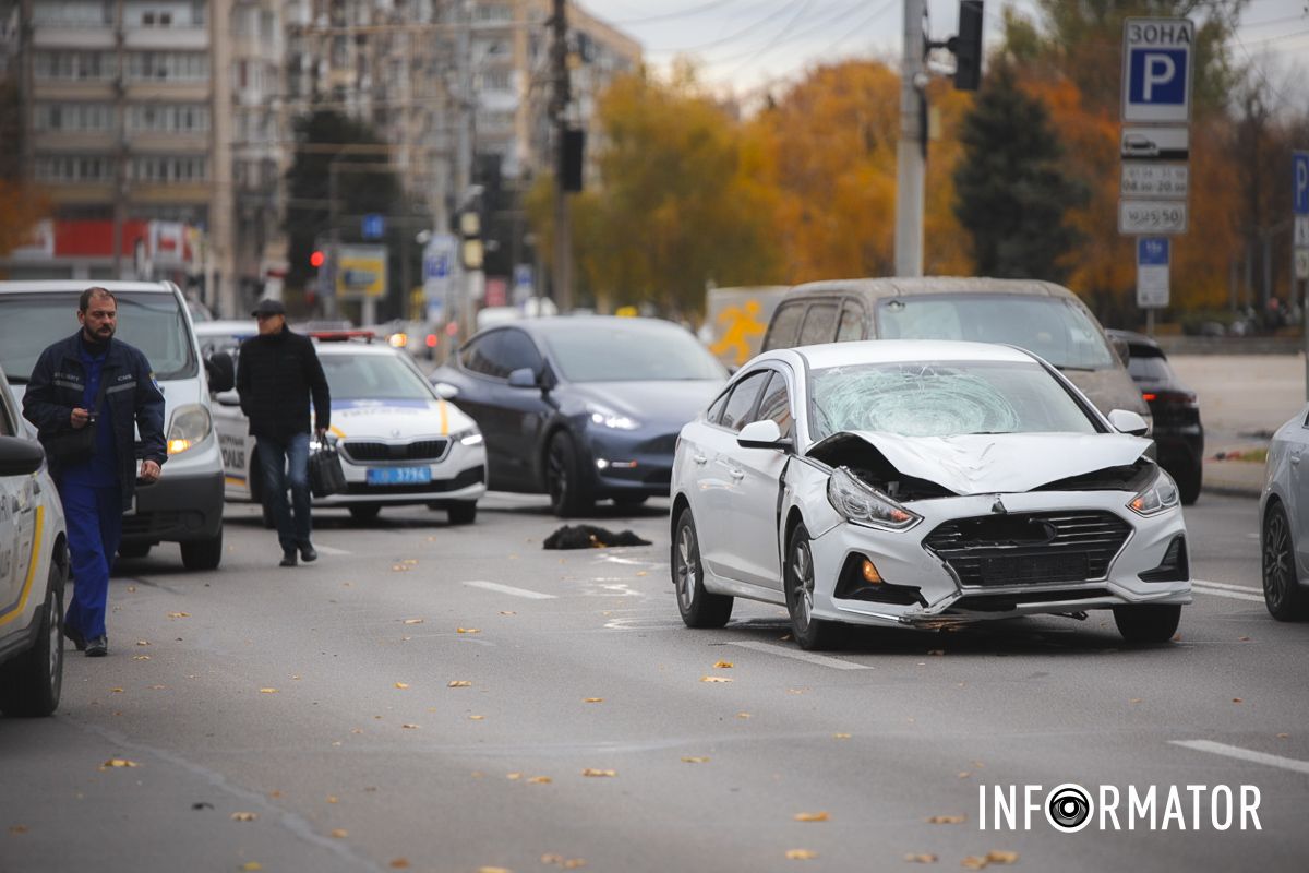 Станом на 14:00, тіло жінки прибрали з дороги