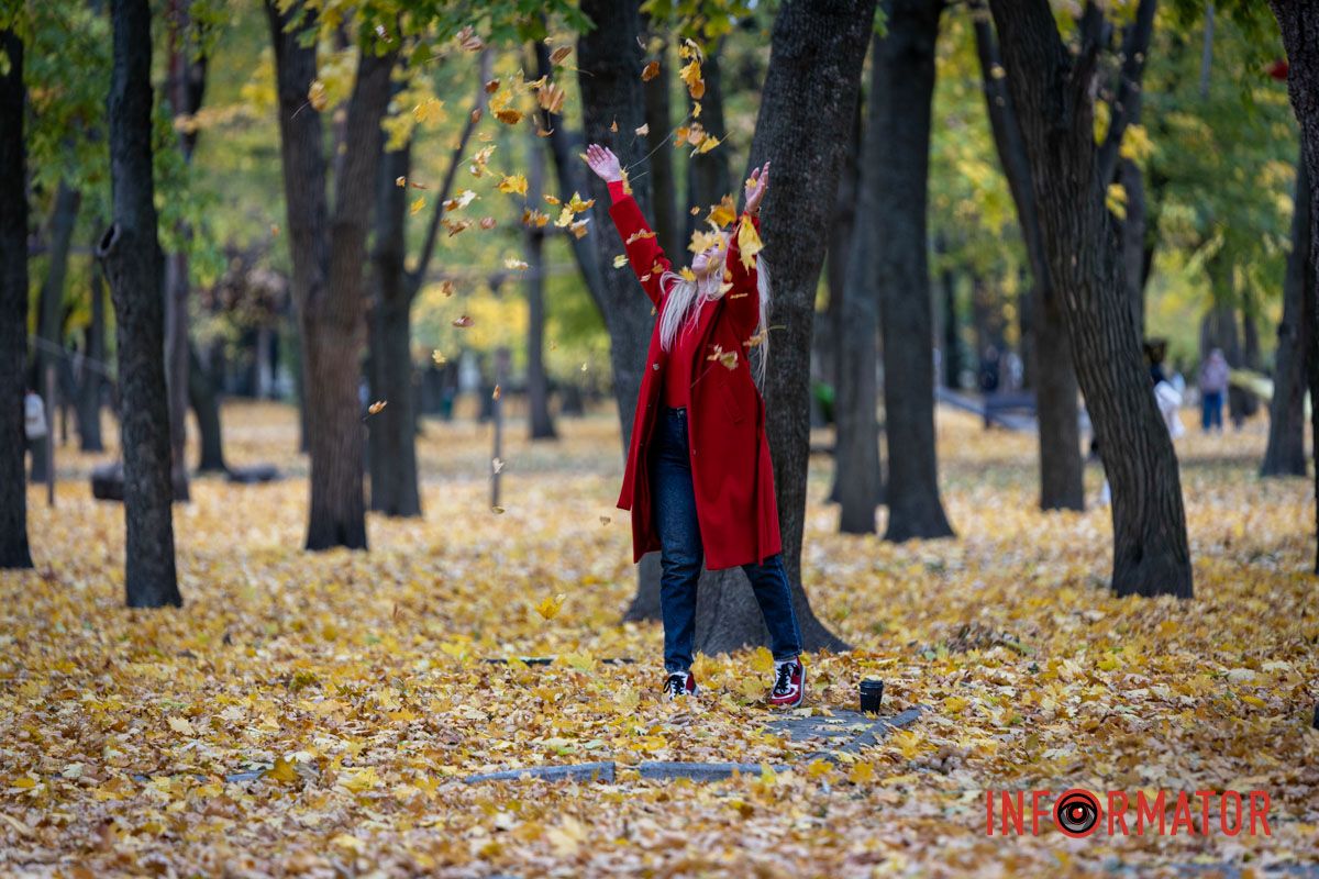 Радійте простим речам Останні теплі дні: у парк Шевченко у Дніпрі завітала «золота осінь» 11