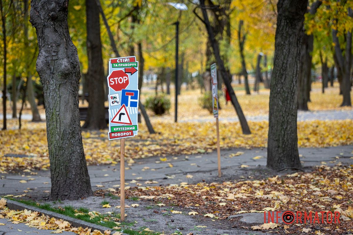 При повороті вмикайте маячки Останні теплі дні: у парк Шевченко у Дніпрі завітала «золота осінь» 6