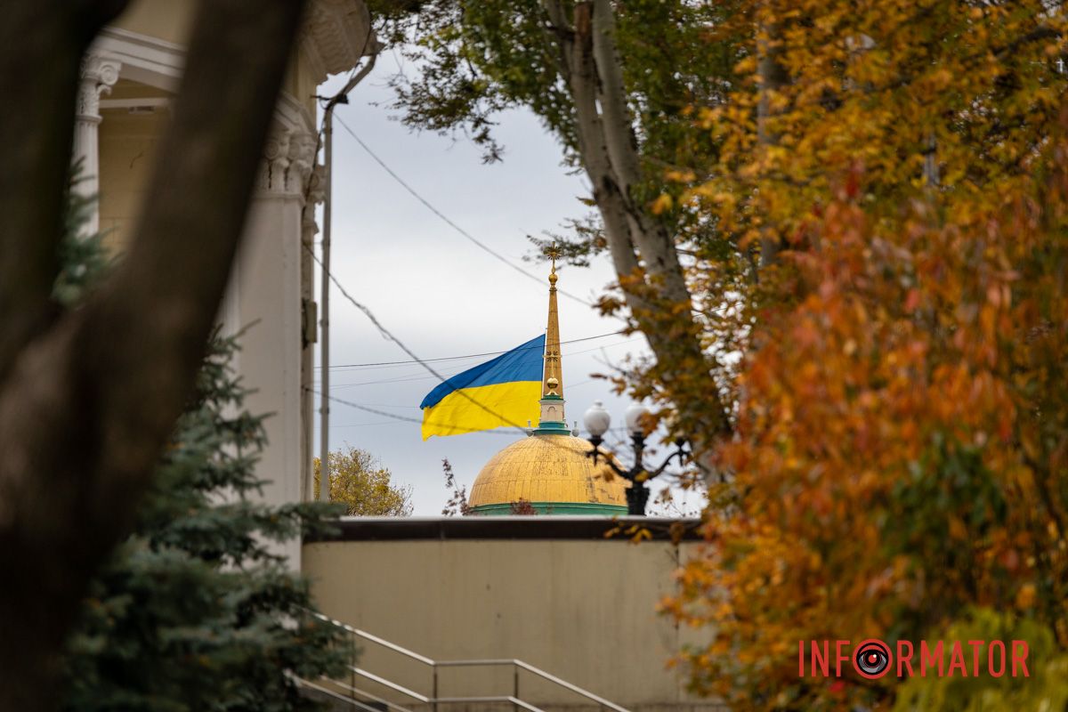 Стяг майорить Останні теплі дні: у парк Шевченко у Дніпрі завітала «золота осінь» 24