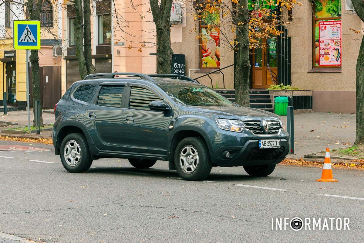 Водитель Ford рассказал, что он обгонял колонну и задел Renault ДТП 4