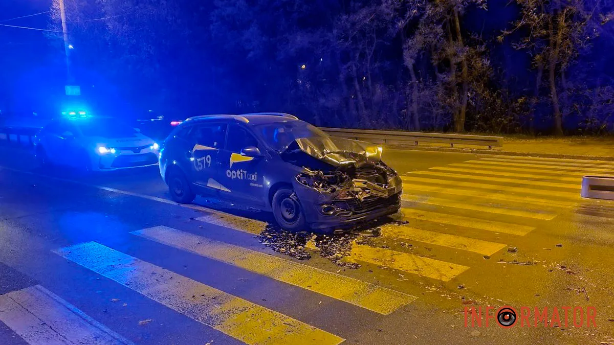 В Днепре на проезде Гальченко столкнулись два Renault, один из них – такси Opti: есть пострадавшие