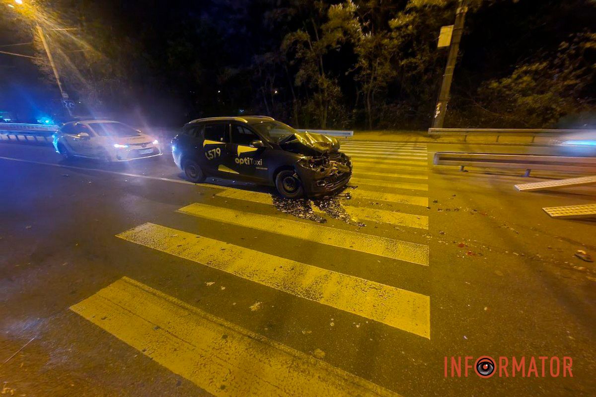 ДТП на проїзді Гальченка у Дніпрі У Дніпрі на проїзді Гальченка зіткнулися Renault таксі Opti та Renault: є постраждалі 1