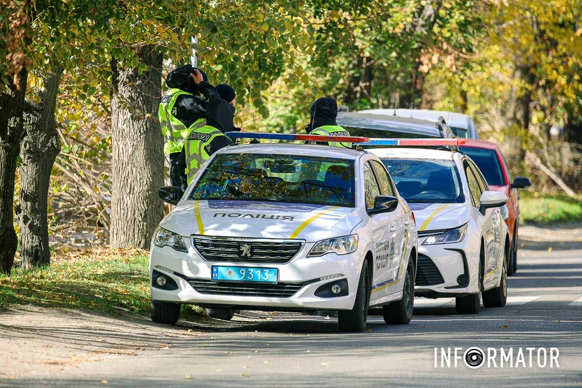 Фото: Денис Чубченко У Дніпрі на Симиренківській 23-річний водій Ford збив школярів на переході: одна дитина загинула, інша — в лікарні 14