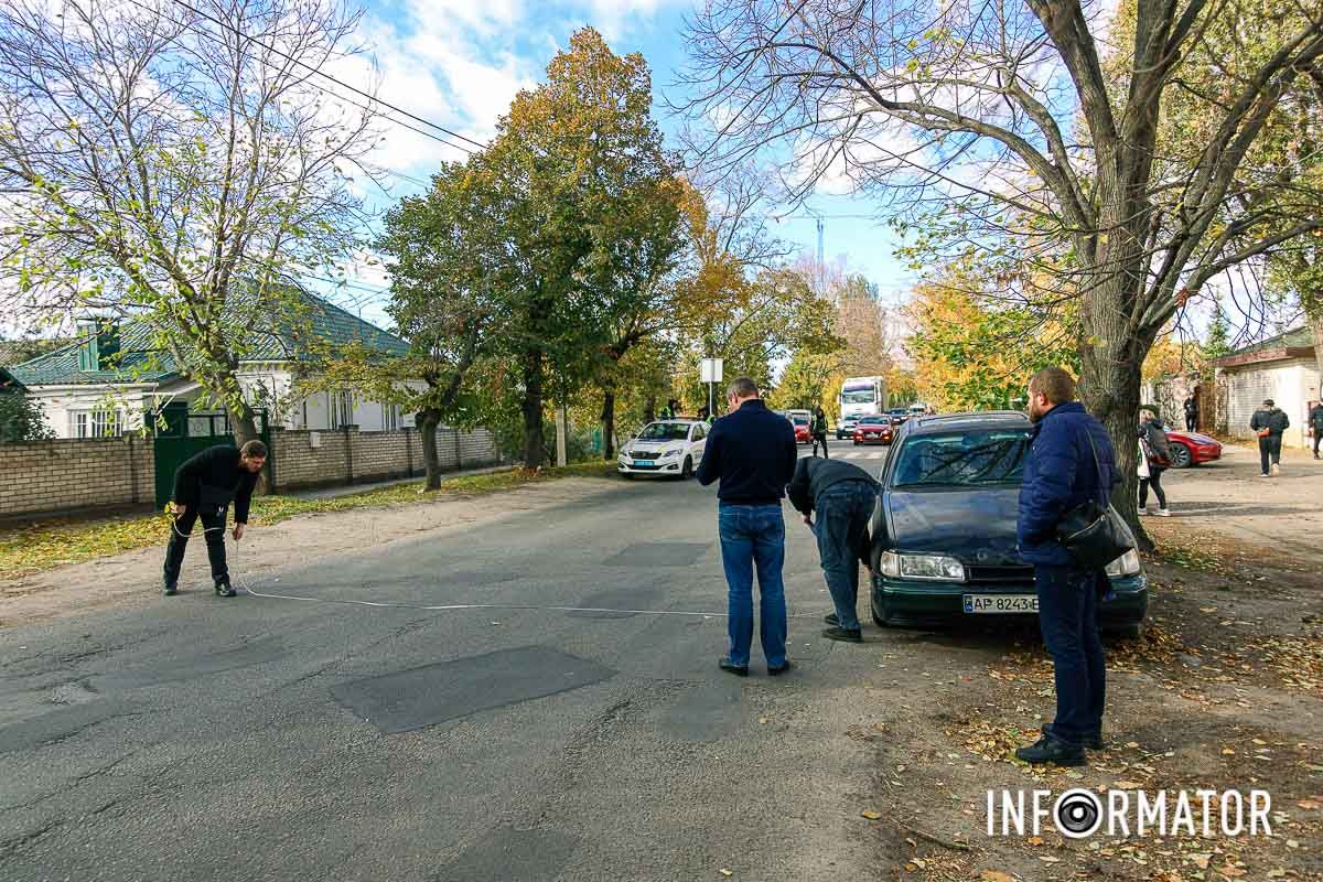 Дотримуйтесь ПДР У Дніпрі на Симиренківській 23-річний водій Ford збив школярів на переході: одна дитина загинула, інша — в лікарні 11