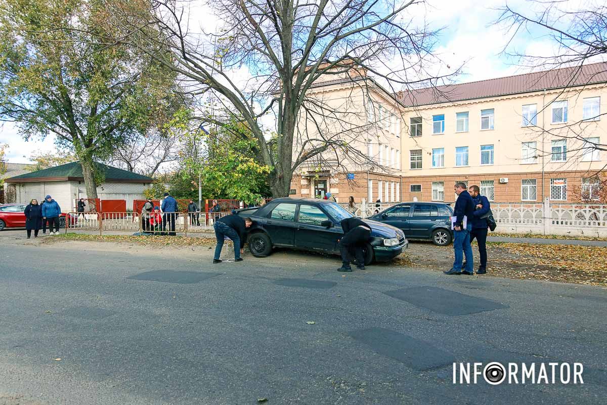 Одна дитина, на жаль, загинула на місці У Дніпрі на Симиренківській 23-річний водій Ford збив школярів на переході: одна дитина загинула, інша — в лікарні 6