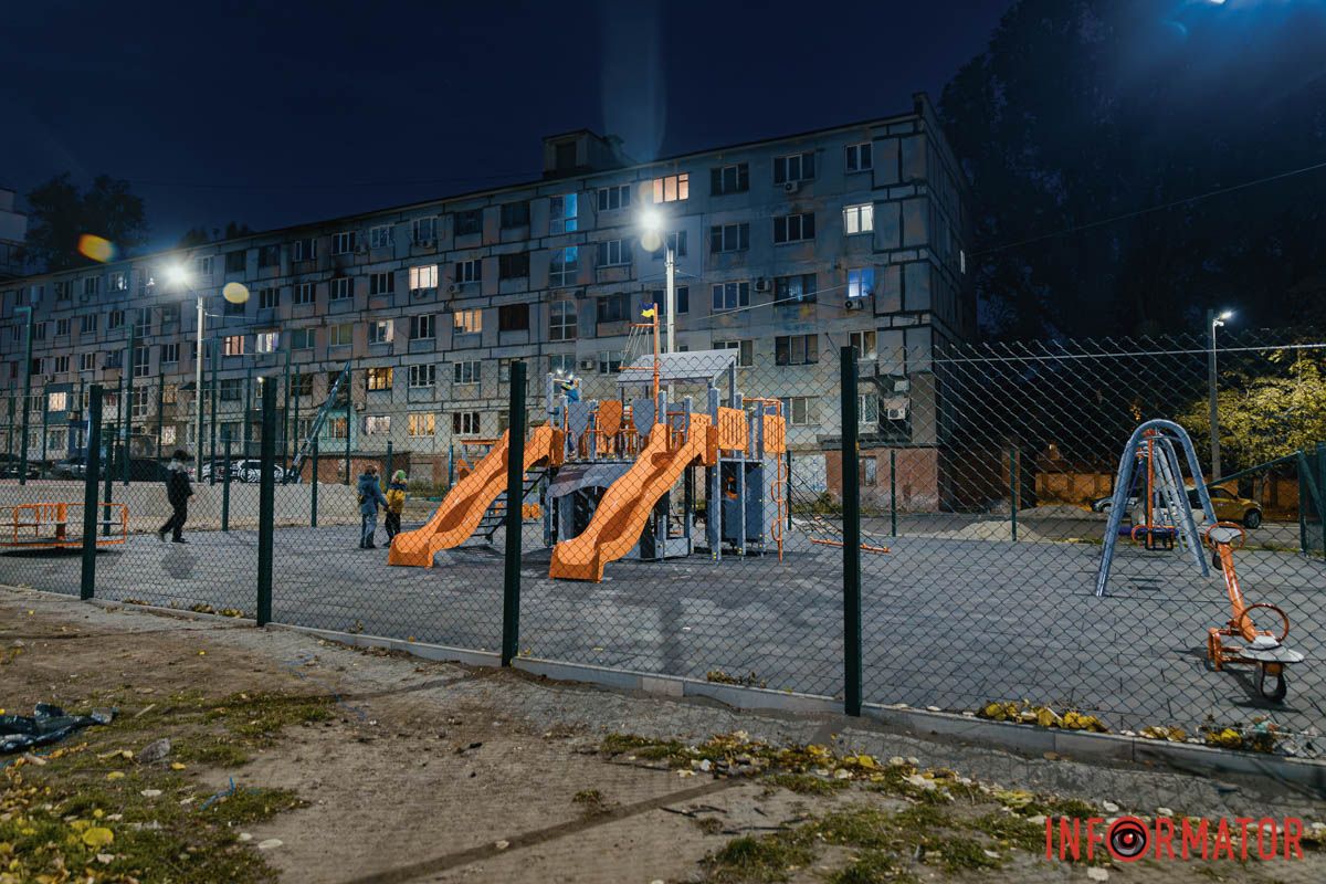 Спортивний комплекс знаходиться у дворі між вулицями Мирослава Скорика (колишня вулиця Казакевича) та Козака Мамая (колишня вулиця Юних ленінців)  Спортивний комплекс знаходиться у дворі між вулицями Мирослава Скорика (колишня вулиця Казакевича) та Козака Мамая (колишня вулиця Юних ленінців)