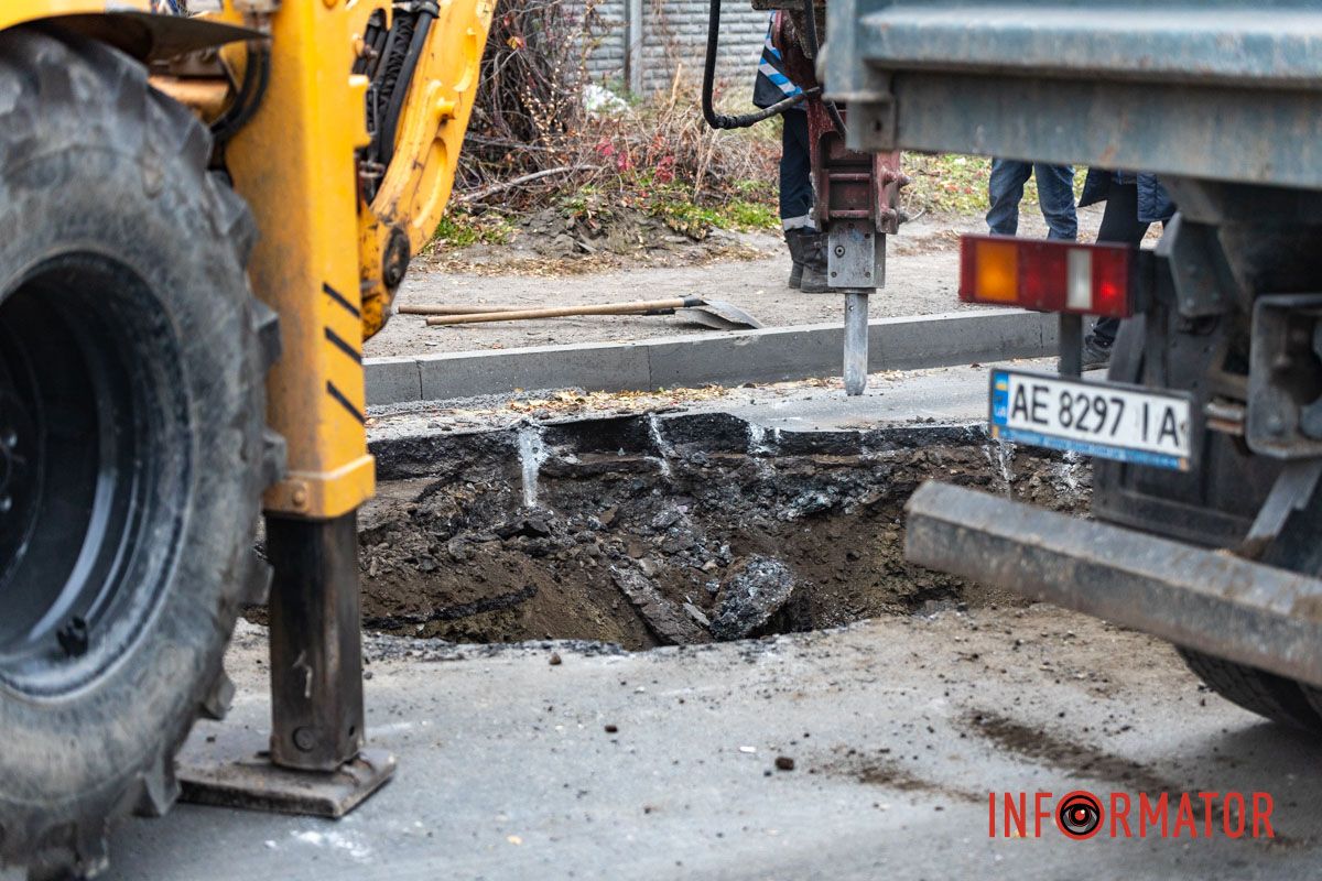 На месте работ повезли строительную технику На месте работ повезли строительную технику