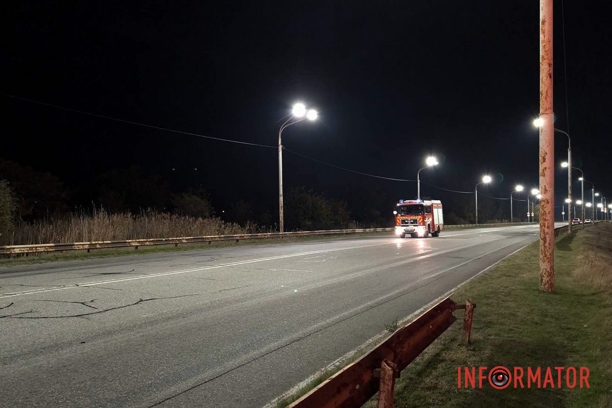 На виїзді з Дніпра сталася пожежа: рятувальники вже на місці 6
