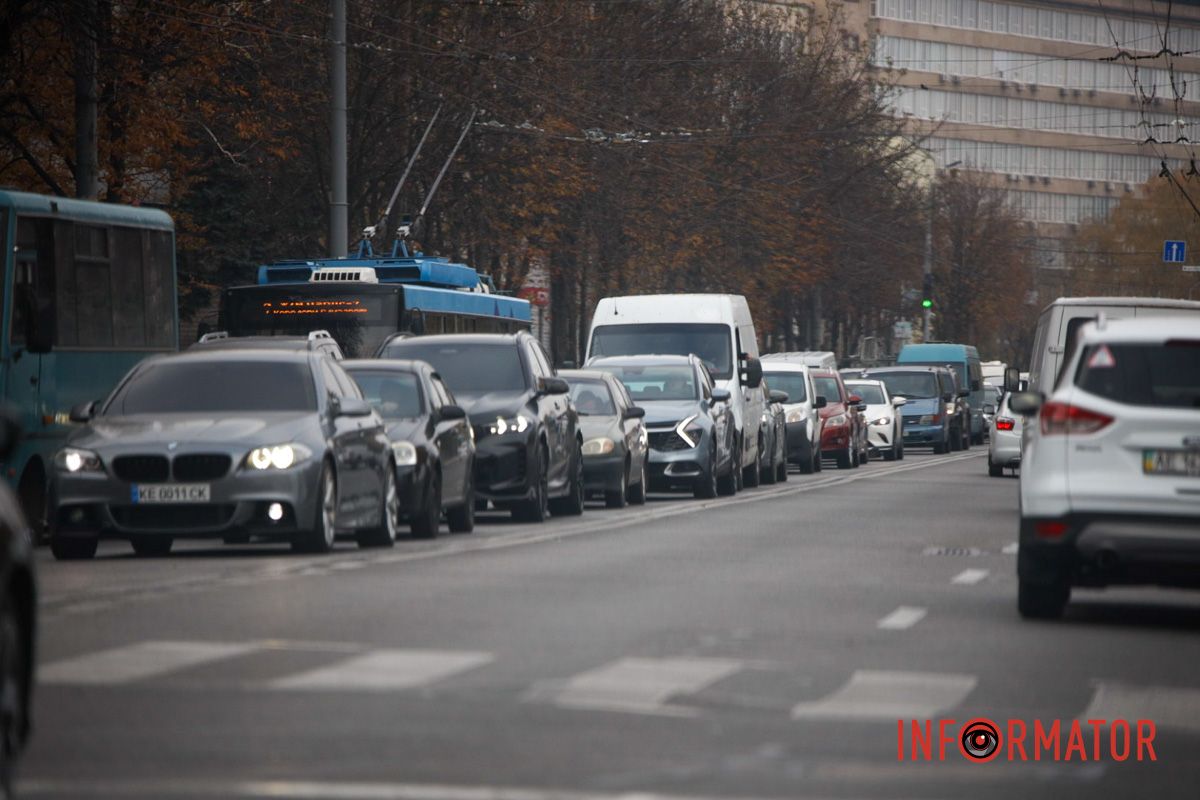 Улицы Днепра застыли в огромных пробках