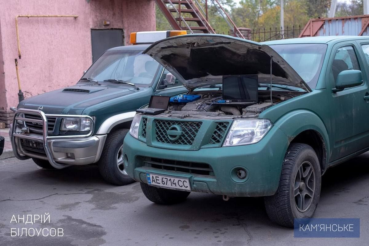 Все свободное время посвящает ремонту техники для защитников и владелец СТО вместе со своей командой На одной из СТО в Каменском отремонтировали более 200 автомобилей для Защитников 5