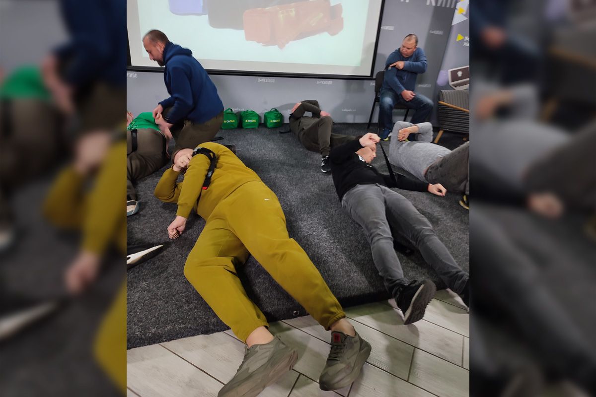 В конце тренинга всем участникам были предоставлены аптечки, комплектуемые необходимым оборудованием и медикаментами