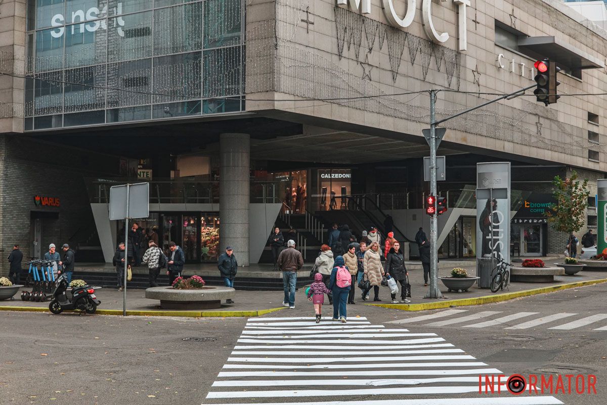 Як у Токіо: у Дніпрі біля "МОСТ-Сіті" з'явився перший в місті діагональний пішохідний перехід 1