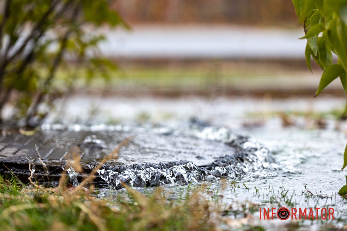 У неділю, 10 листопада, у Дніпрі на вулиці Любарського сталася аварія на водопровідній мережі