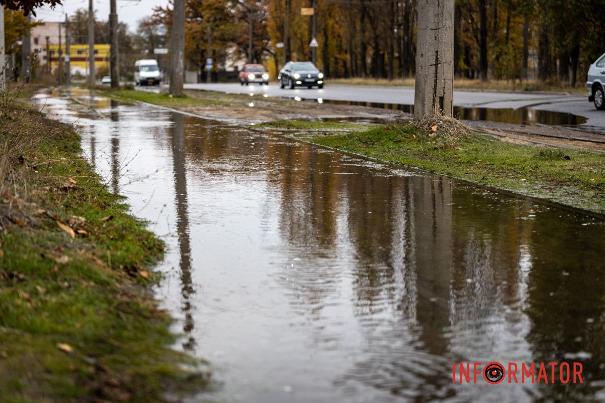 Вода перетворила вулицю на річку