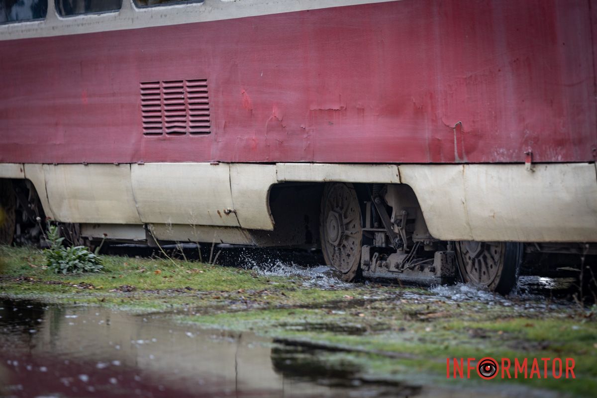 Дорога тоне у воді
