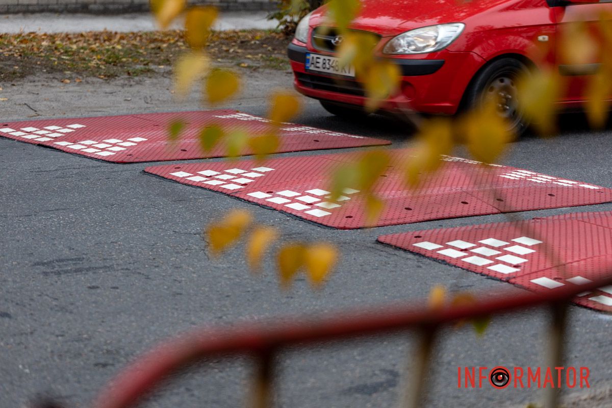 У Дніпрі на місці смертельної аварії на Симиренківській з'явилися обмежувачі швидкості: наскільки це ефективно 16