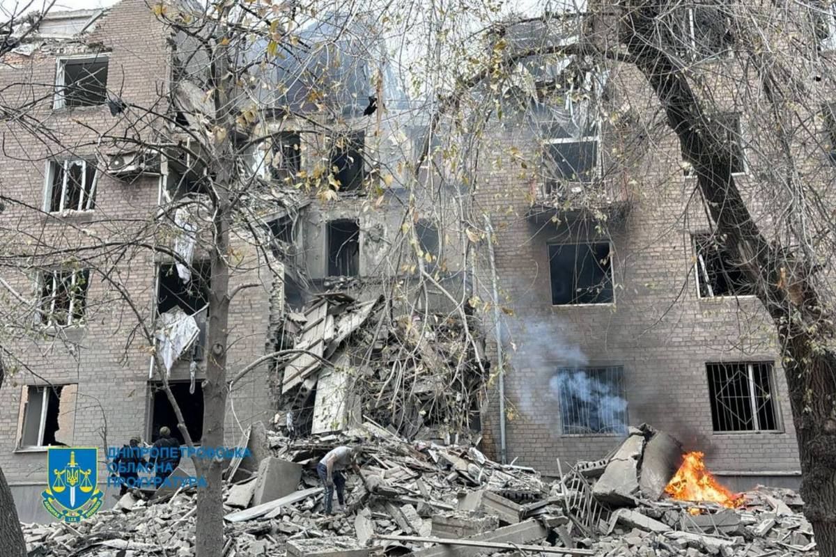 В настоящее время известно о по меньшей мере восьми пострадавших и пятерых спасенных людях, но под завалами же могут быть ранены