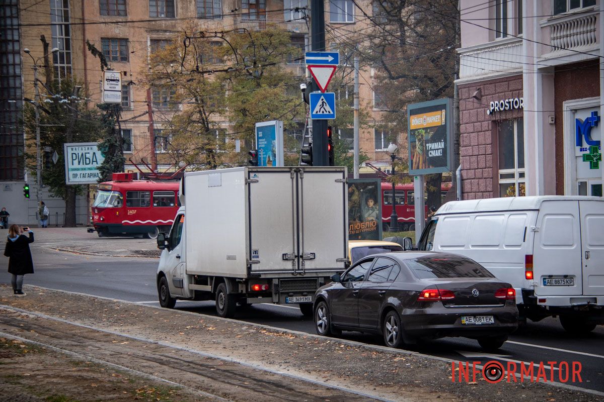 У Дніпрі під час капітальної реконструкції Соборної площі встановили нові стовпи для освітлення У Дніпрі під час капітальної реконструкції Соборної площі встановили нові стовпи для освітлення