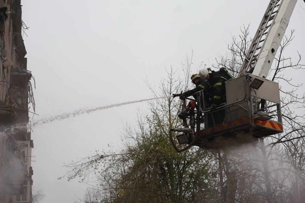Під завалами ще можуть бути люди – до їхніх пошуків залучили кінологів з собаками Під завалами ще можуть бути люди – до їхніх пошуків залучили кінологів з собаками